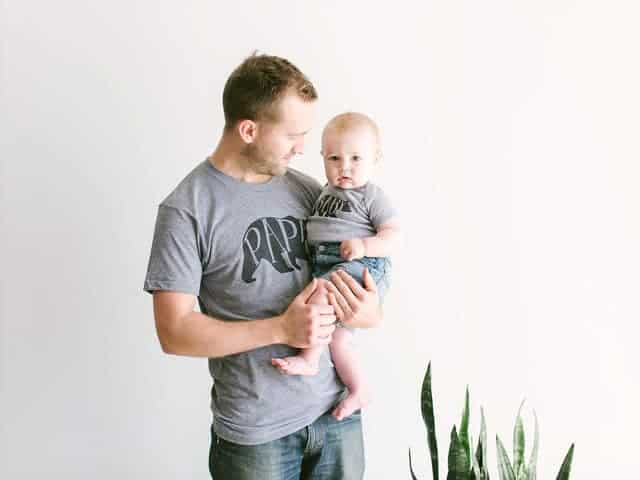 Gifts for new dads: Papa bear and baby bear shirts